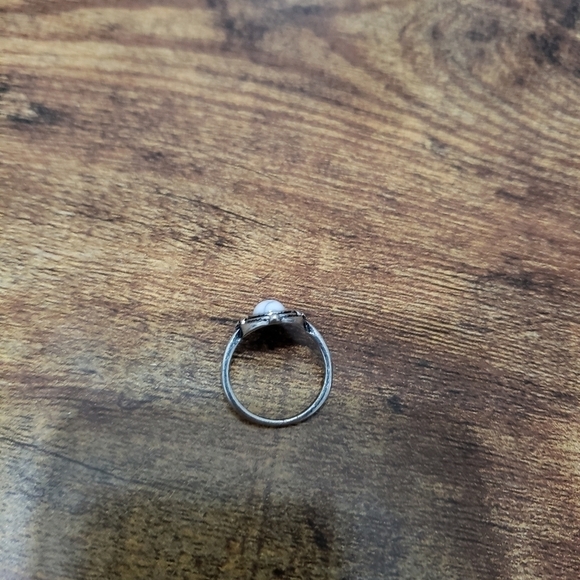Silver tone ring with white stone size 5.5 - Picture 3 of 7